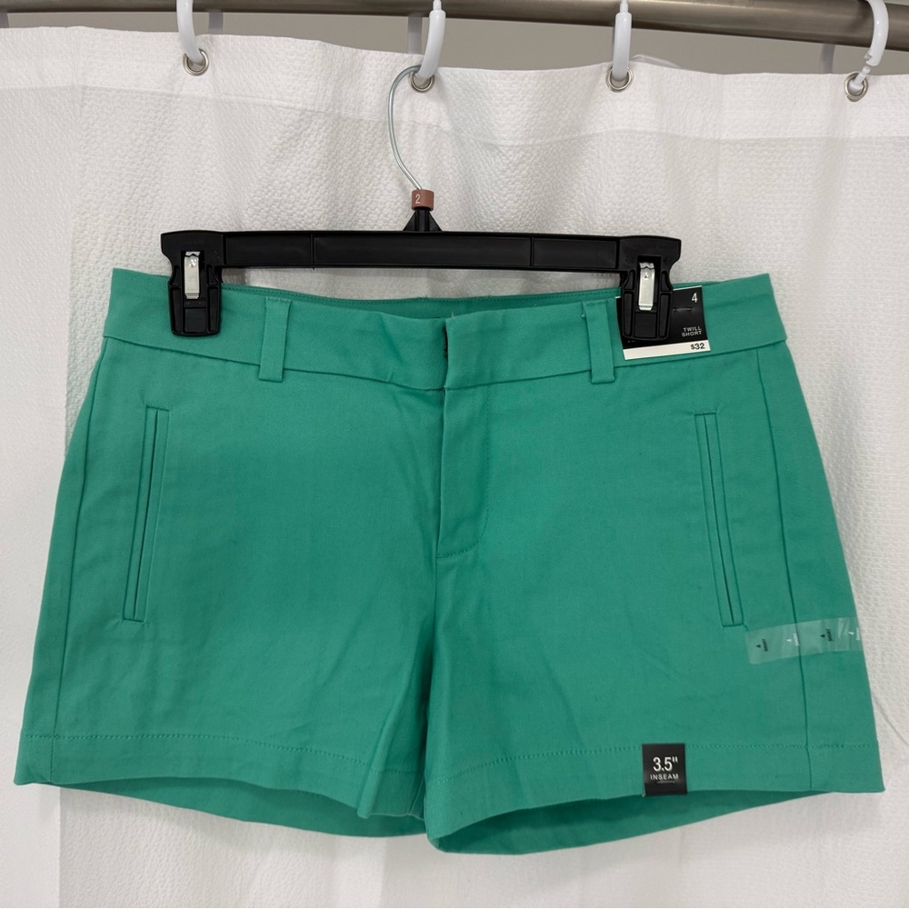 a.n.a Green Bermuda Shorts Tailored Fit